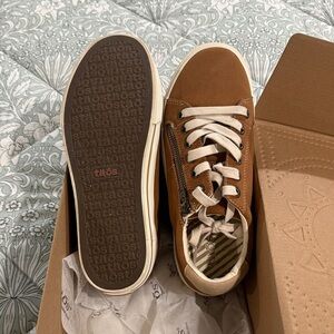 Taos Footwear Brown Sneakers